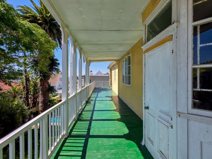 5 Bedroom Property for Sale in Fresnaye Western Cape